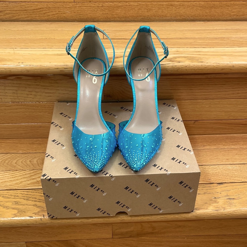 NIB Blue Beautiful High Heels Rhinestones Transparent Pumps Size 8 M